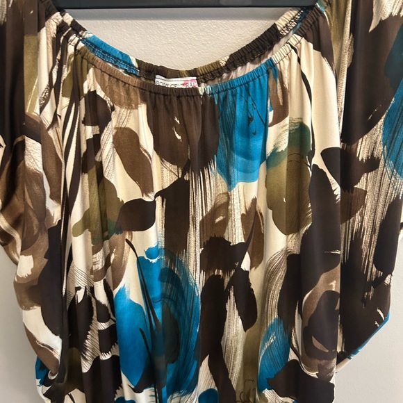 Women’s Y2K Body Central floral flowing top with fitted bottom - Picture 6 of 12